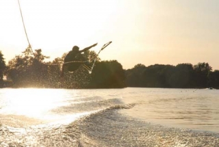 Trucos y saltos de wakeboard 